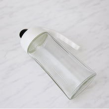 Kitchen Glass Oil Bottle Dispenser Automatic Opening Closing Home Bottles For Oil And Vinegar Honey Olive Oil Container (630ml)